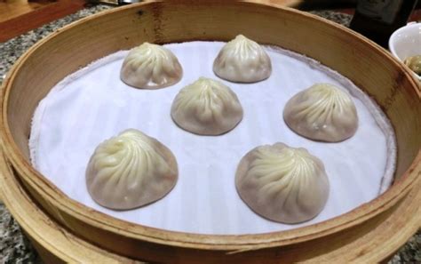  Mudanjiang Xiaolongbao:  En Umami-Explosion Med Spröd Deg Som Smarts i Munnen!