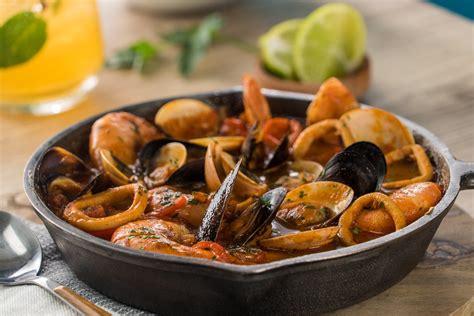  Cazuela de Mariscos: En Explosiv Smäll av Smaker och Texturer från Havet