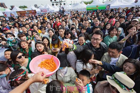   Jinzhou Guobaorou: En Röd Och Kryddig Fest för Dina Sinnen!